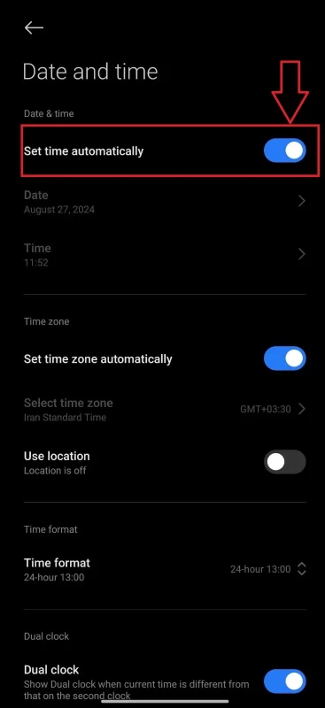 اسکرین شات از تنظیمات تاریخ موبایل گزینه set time zone automaticly بولد شده است 